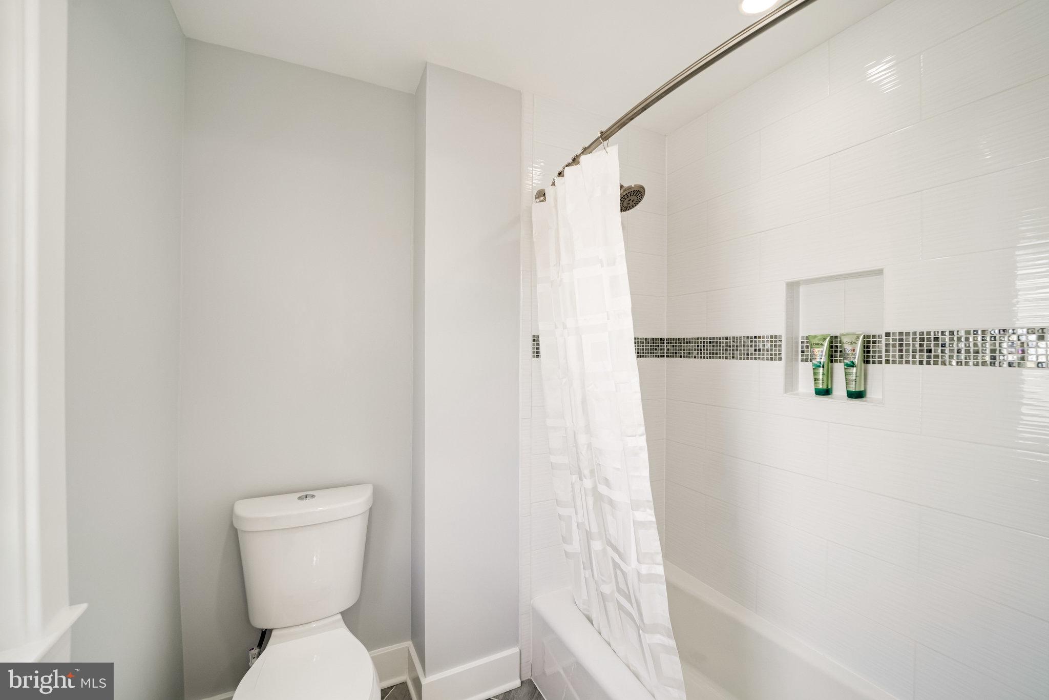 2806 Valley Drive Alexandria, VA 22302 - Photo 80 of 138 second level bath