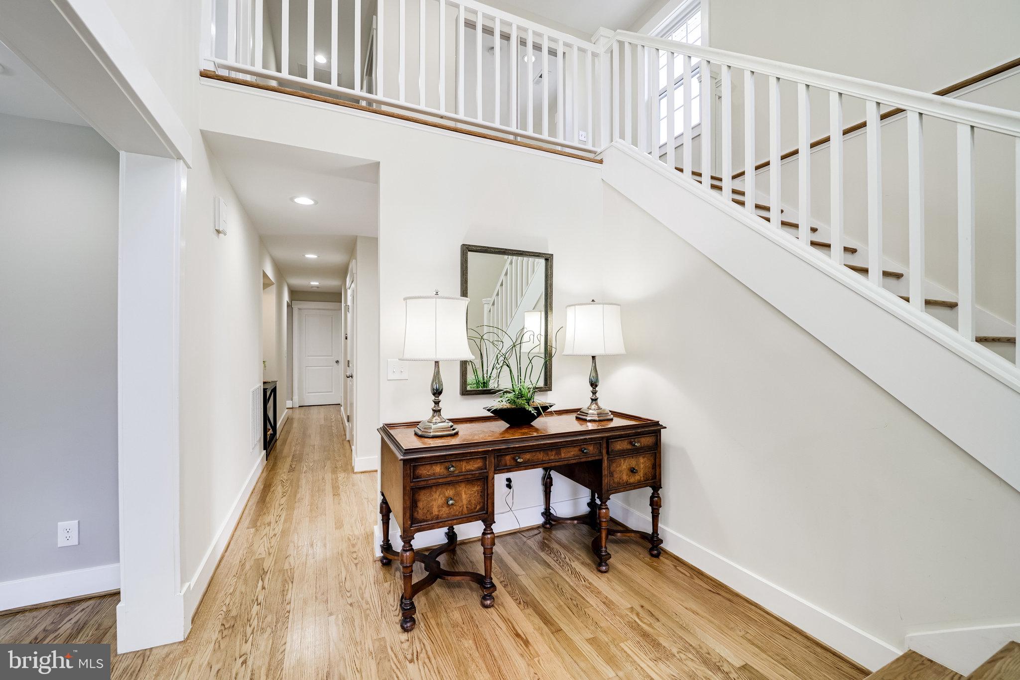 2806 Valley Drive Alexandria, VA 22302 - Photo 8 of 138 two story entry