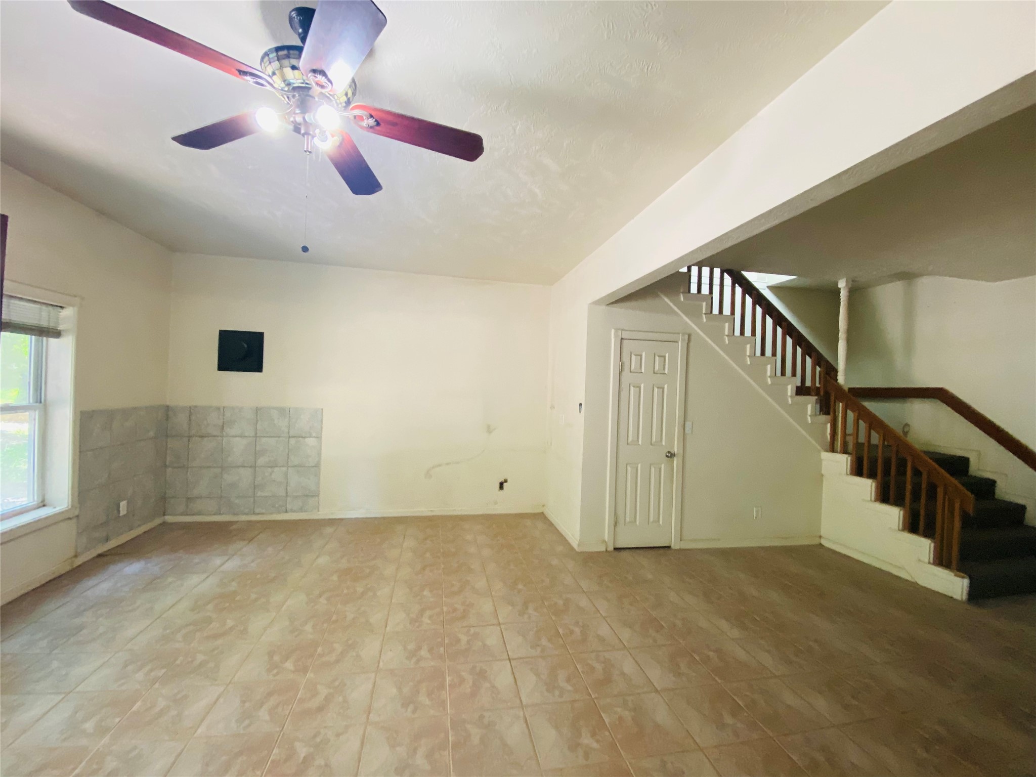 2500 Southline Road Conroe, TX 77384 - Photo 4 of 31 Left Living room
