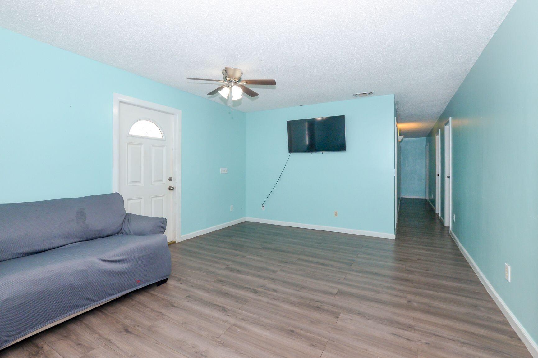 6105 Raintree Trail Fort Pierce, FL 34982 - Photo 4 of 35 Living Room