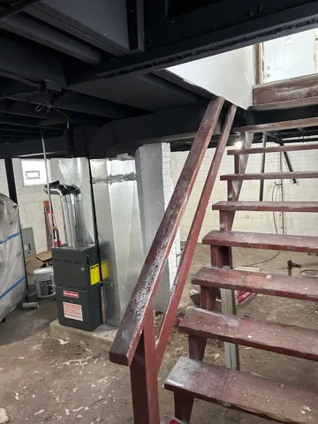 a view of a room with swing space