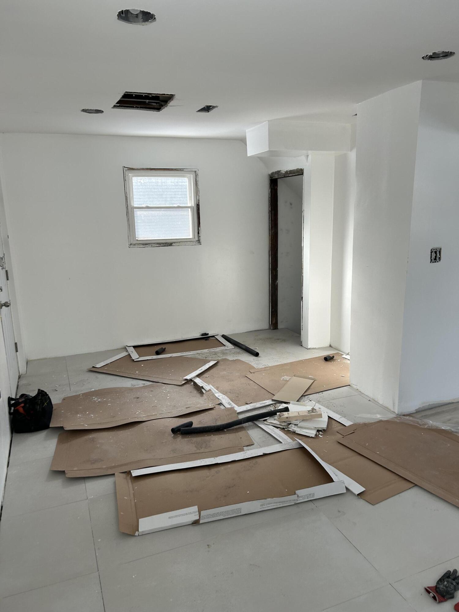 647 Vermont Street Gary, IN 46402 - Photo 8 of 25 1500x2000