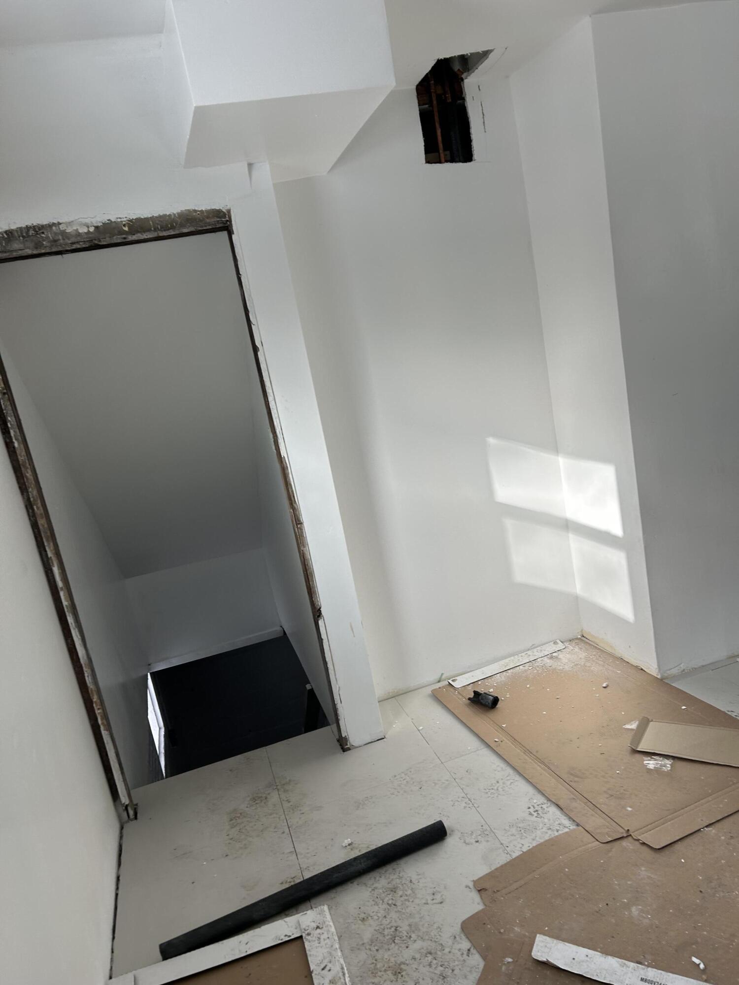 647 Vermont Street Gary, IN 46402 - Photo 9 of 25 1500x2000