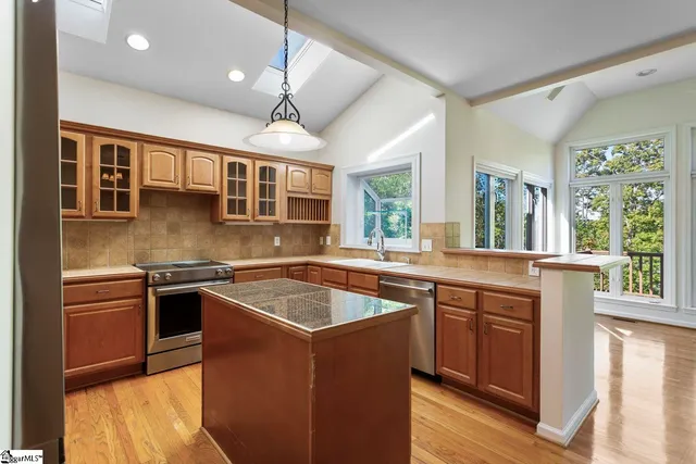 $1,287,900 | 110 Pinnacle Pointe Drive, West Union, SC 29696