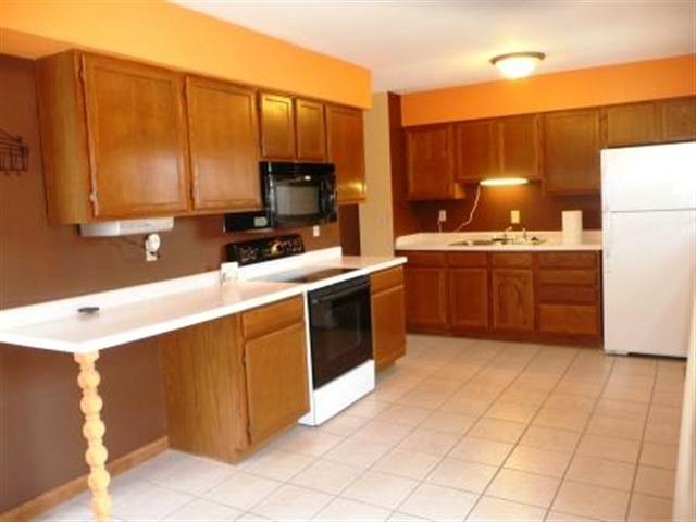 315 Hamilton Road Marquette Heights, IL 61554 - Photo 3 of 15 Gallery Image 3