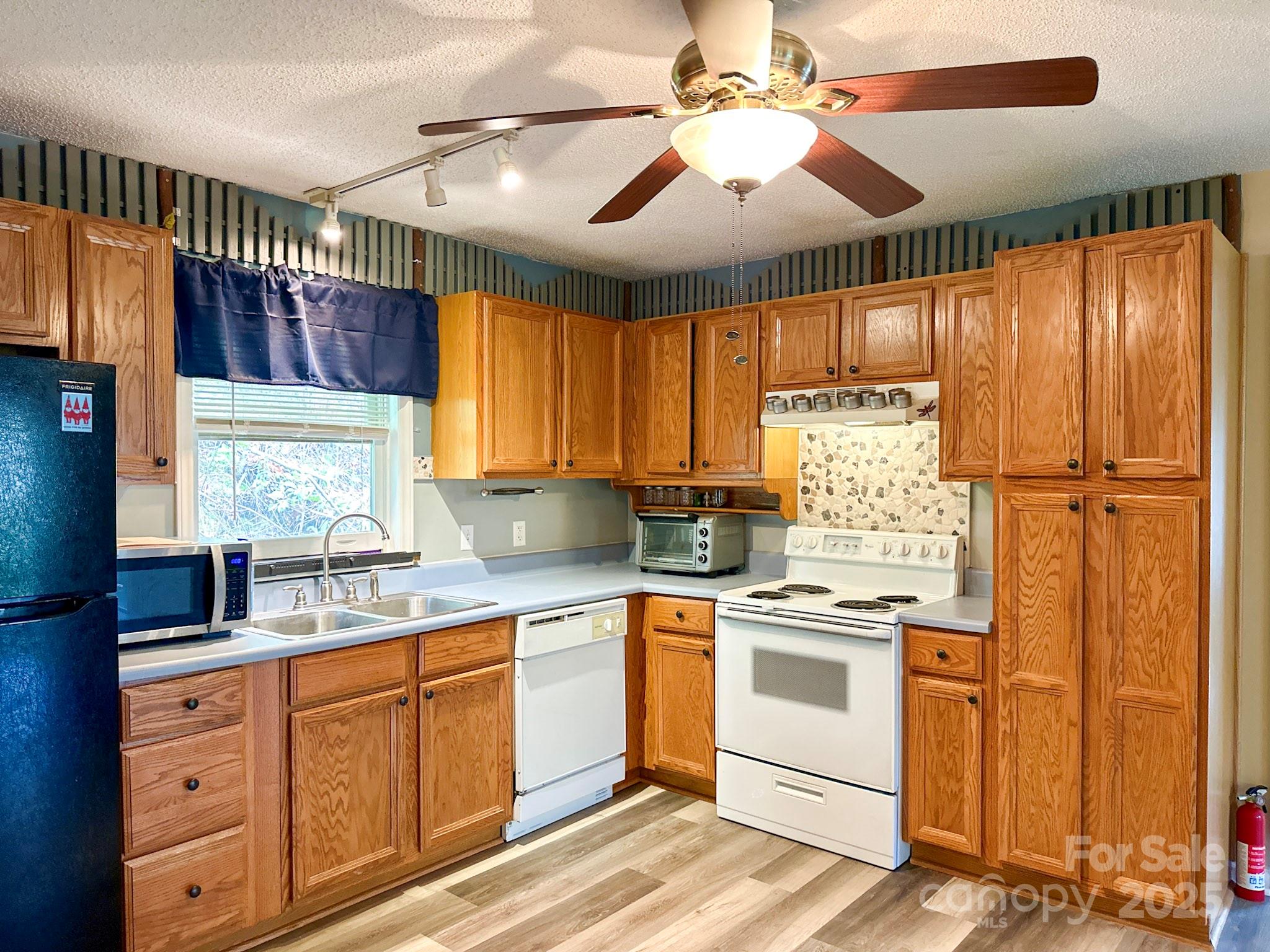 414 Hickory Cove Road Bryson City, NC 28713 - Photo 14 of 32 Gallery Image 14