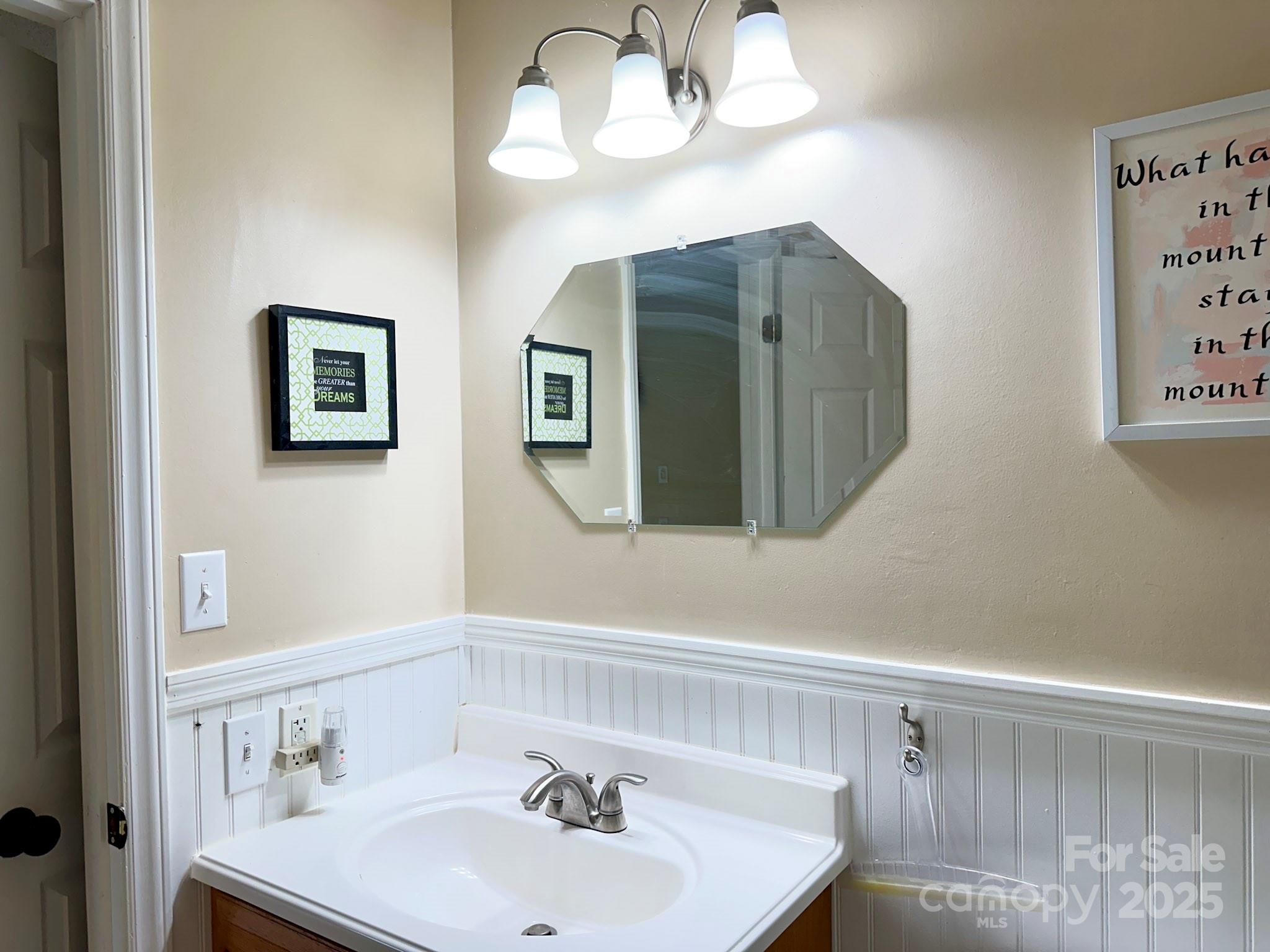 414 Hickory Cove Road Bryson City, NC 28713 - Photo 19 of 32 Gallery Image 19