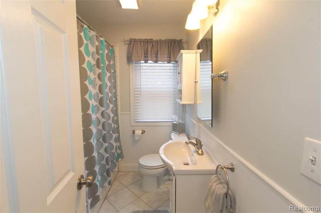 1529 Butternut Avenue Royal Oak, MI 48073 - Photo 10 of 43