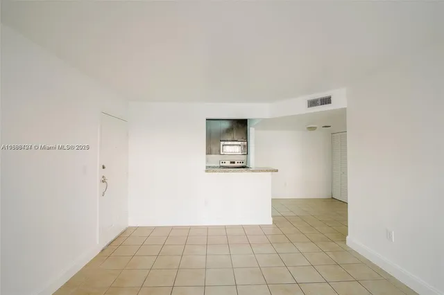 $1,750 | 7130 Northwest 179th Street, Unit 104, Hialeah, FL 33015