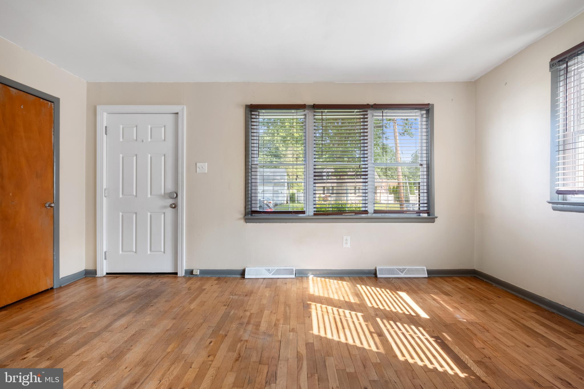 526 3rd Avenue Bellmawr, NJ 08031 - Photo 4 of 19