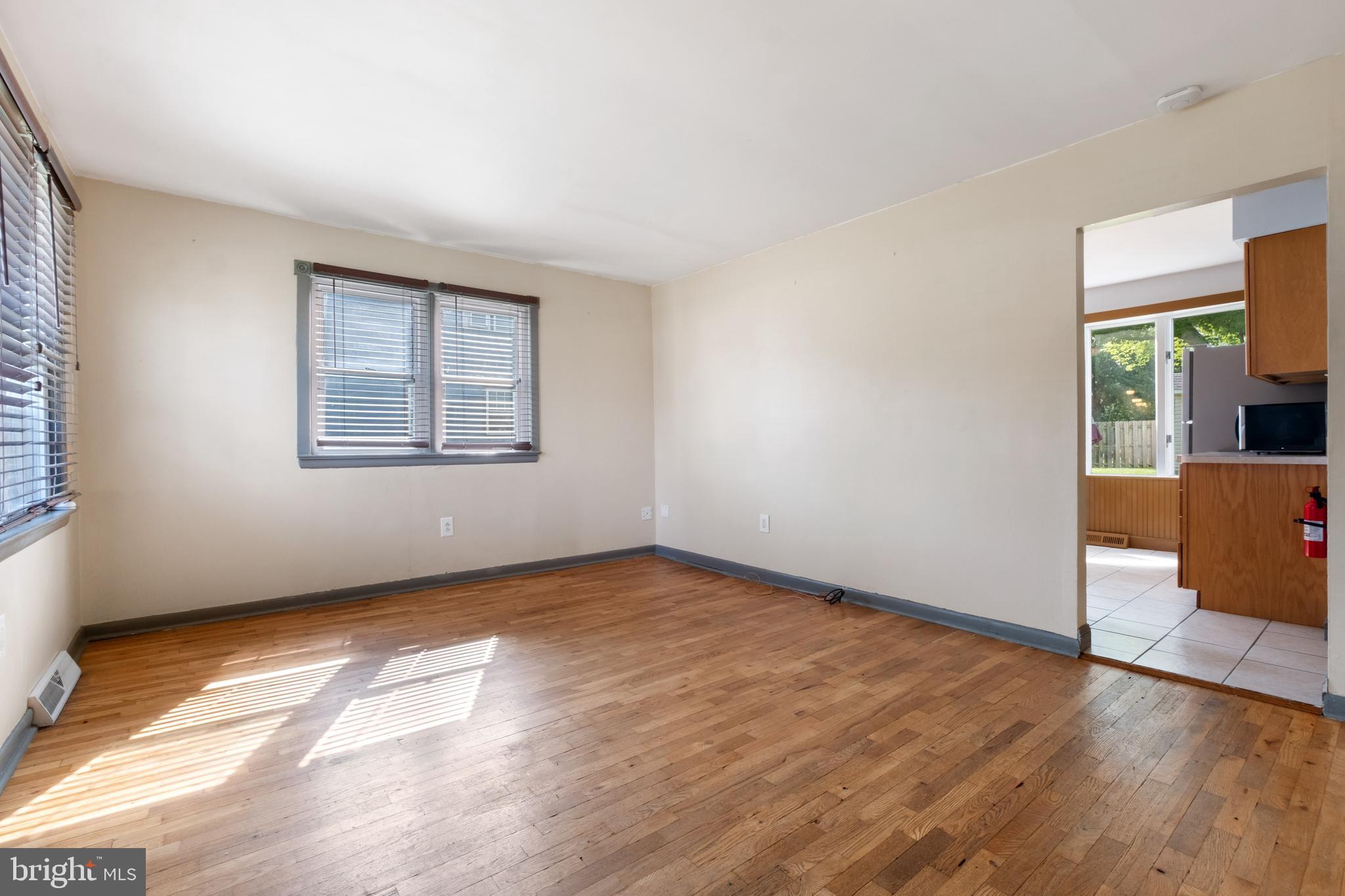 526 3rd Avenue Bellmawr, NJ 08031 - Photo 5 of 19