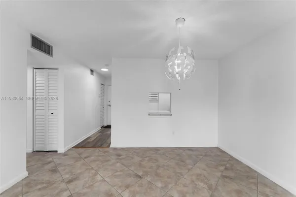 a view of a chandelier in big room and chandelier