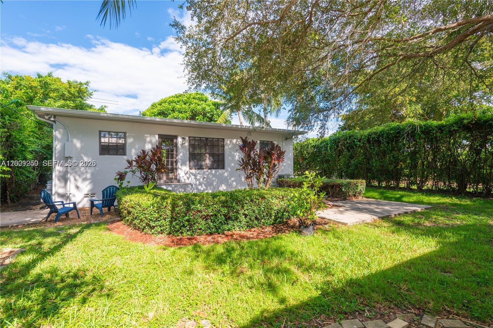 5490 Southwest 57th Avenue Miami, FL 33155 - Photo 11 of 12
