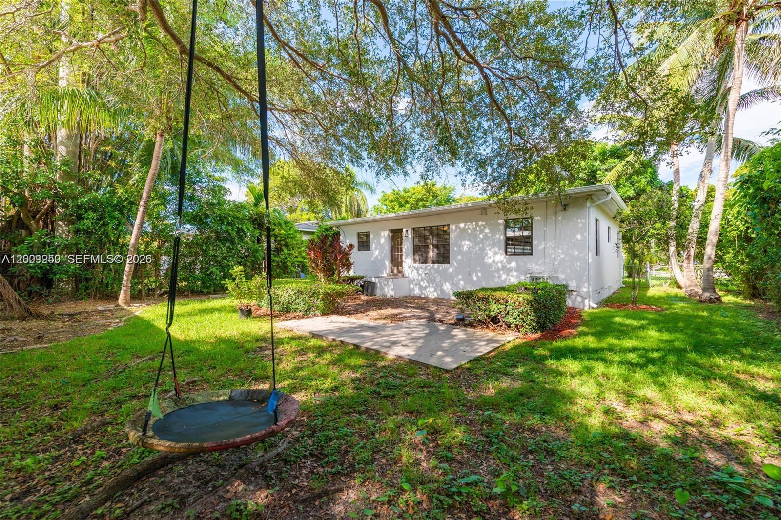 5490 Southwest 57th Avenue Miami, FL 33155 - Photo 12 of 12