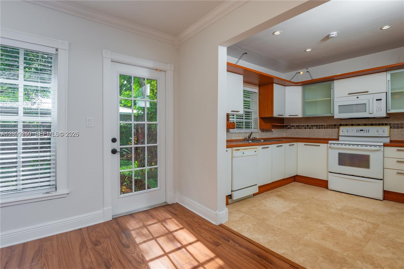 5490 Southwest 57th Avenue Miami, FL 33155 - Photo 4 of 12