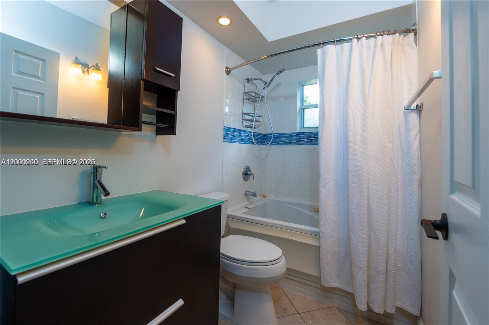 5490 Southwest 57th Avenue Miami, FL 33155 - Photo 9 of 12