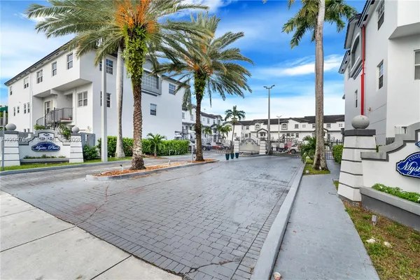 $475,000 | 955 Northwest 82nd Avenue, Unit 213C, Miami, FL 33126