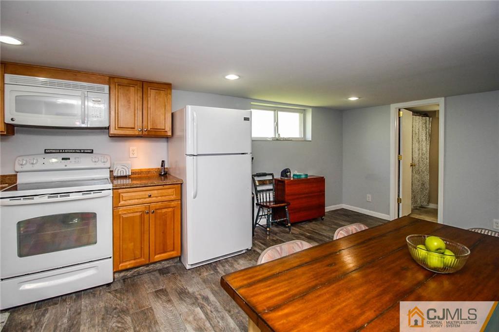 82 Leslie Road Colonia, NJ 07067 - Photo 17 of 25 Gallery Image 17