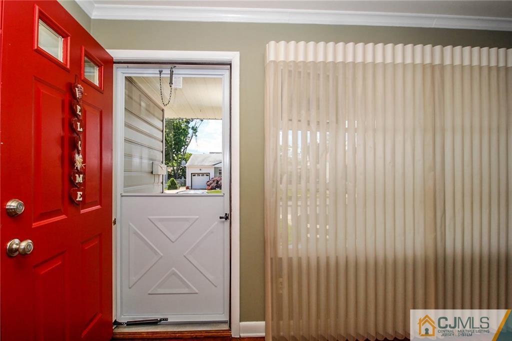 82 Leslie Road Colonia, NJ 07067 - Photo 3 of 25 Gallery Image 3