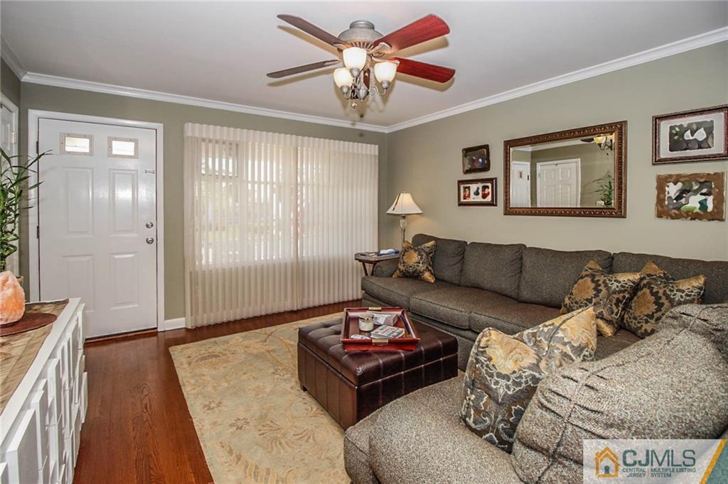 82 Leslie Road Colonia, NJ 07067 - Photo 4 of 25 Gallery Image 4