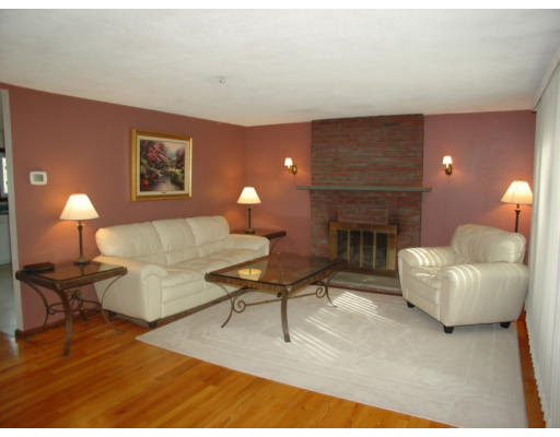 22 Fernglade Road Burlington, MA 01803 - Photo 3 of 8 Gallery Image 3