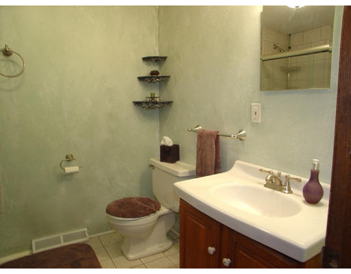 22 Fernglade Road Burlington, MA 01803 - Photo 6 of 8 Gallery Image 6
