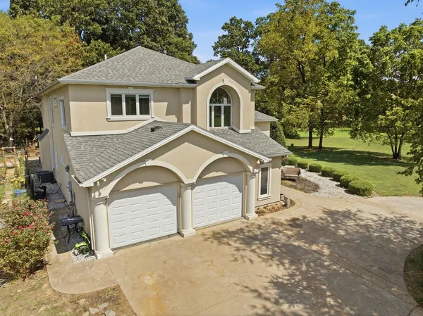 $469,900 | 825 Oakwood Lane, Madisonville, KY 42431
