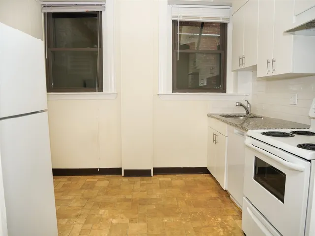 $2,295 | 1386 Beacon Street, Unit 4, Brookline, MA 02446