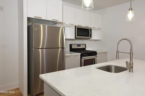 $2,080 | 308 Excelsior Avenue, Unit 406, Saratoga Springs, NY 12866