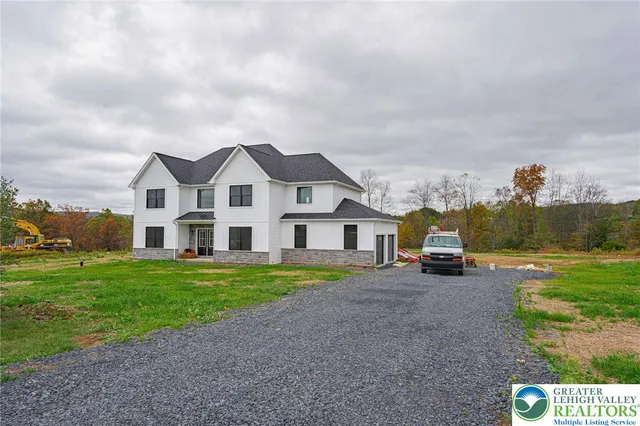 $650,000 | 44 Regency Lane, Brodheadsville, PA 18322
