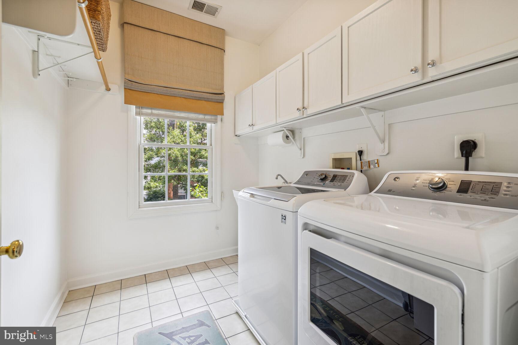 805 Linslade Street Gaithersburg, MD 20878 - Photo 28 of 50 Upper level laundry room