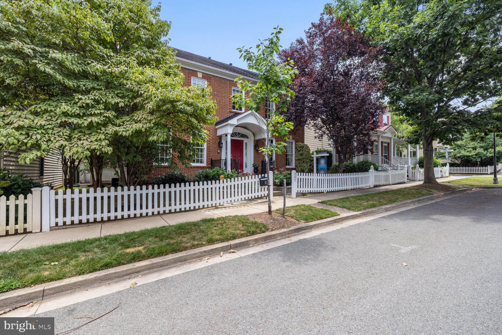 805 Linslade Street Gaithersburg, MD 20878 - Photo 3 of 50