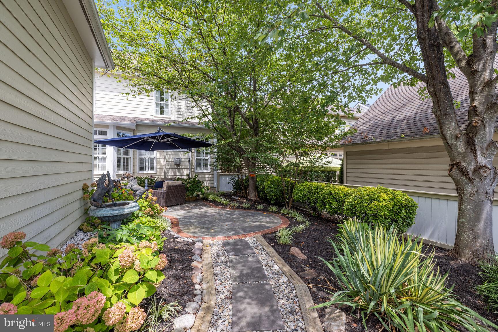 805 Linslade Street Gaithersburg, MD 20878 - Photo 40 of 50 Fenced in custom patio