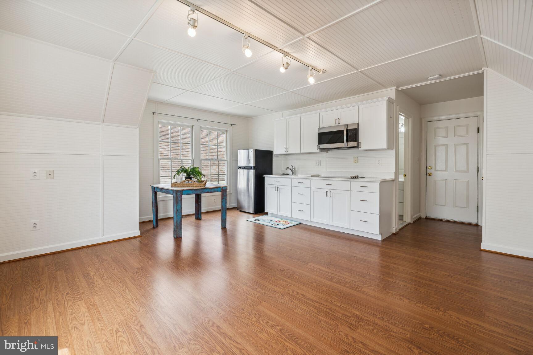 805 Linslade Street Gaithersburg, MD 20878 - Photo 46 of 50 Kitchenette