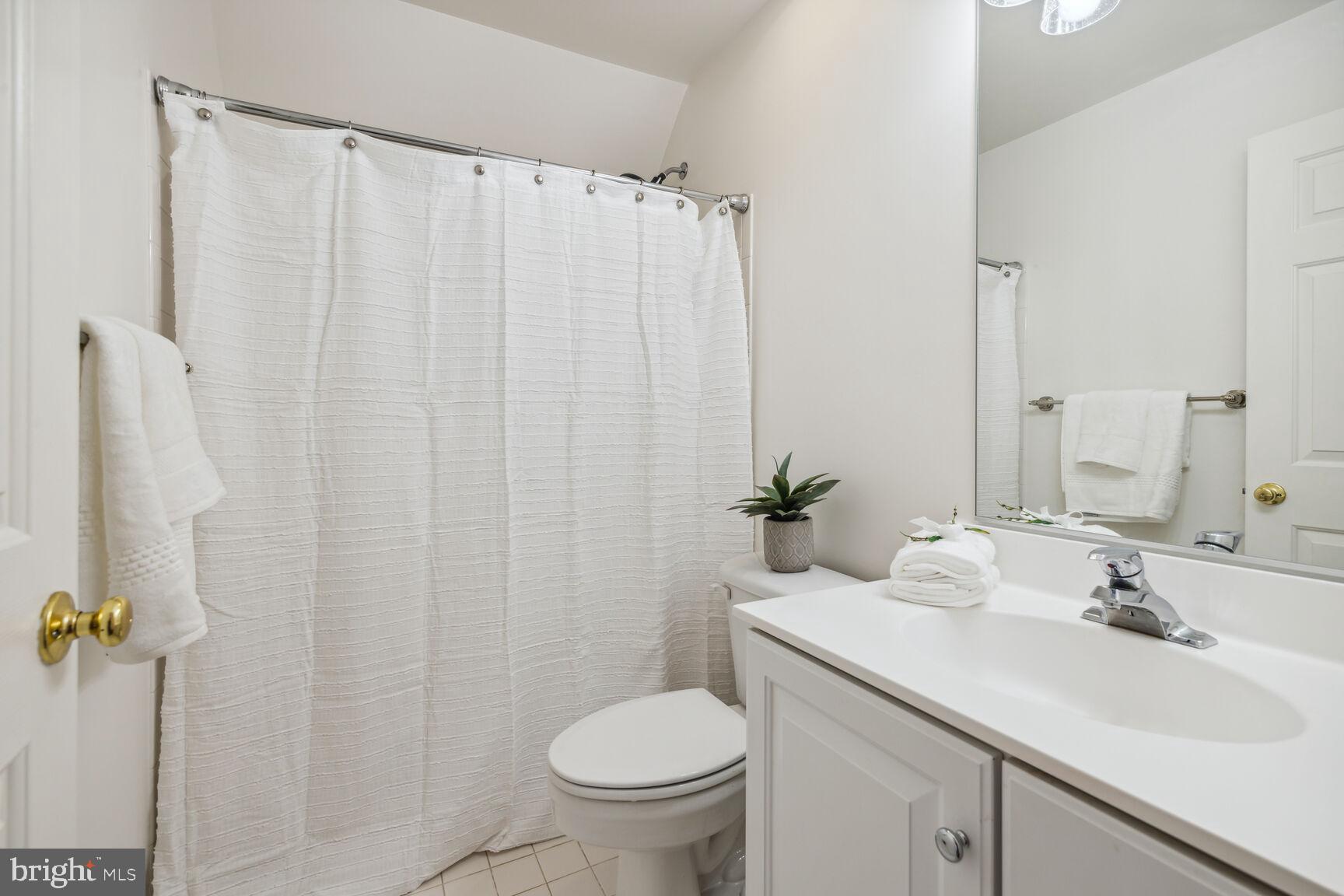 805 Linslade Street Gaithersburg, MD 20878 - Photo 48 of 50 Full bath #4 in studio