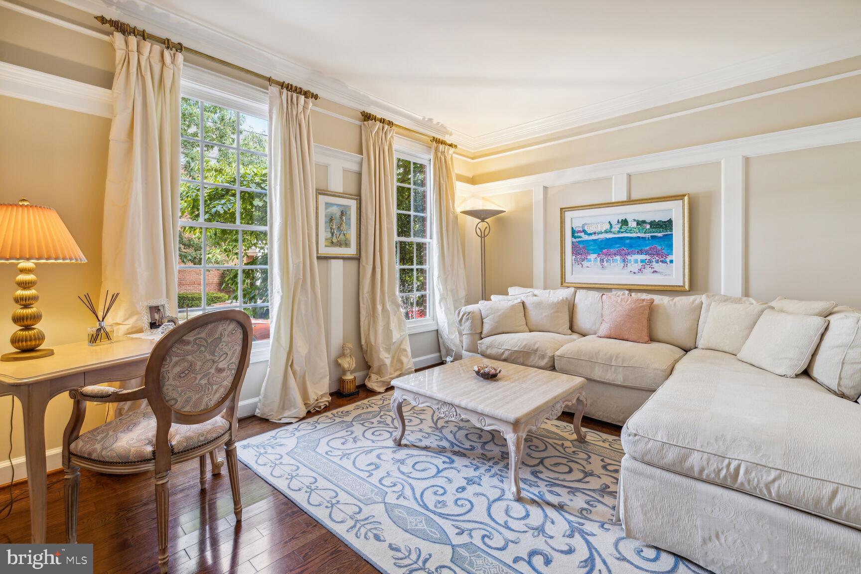 805 Linslade Street Gaithersburg, MD 20878 - Photo 5 of 50 Light-filled living room with custom walls