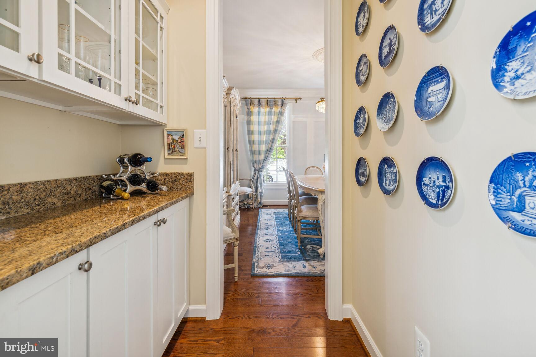 805 Linslade Street Gaithersburg, MD 20878 - Photo 8 of 50 Butlers pantry between dining room and kitchen