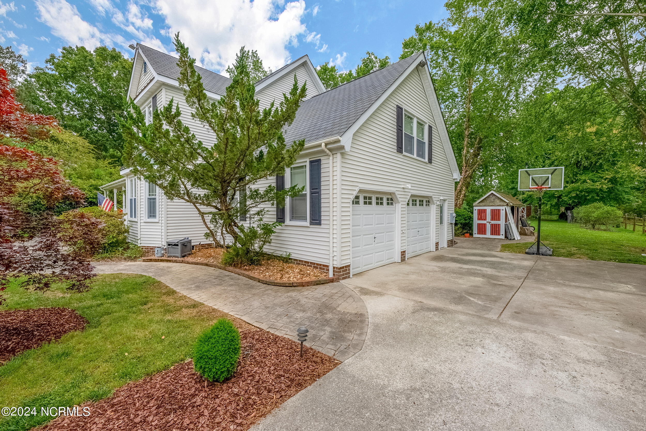 116 South Landing Road Moyock, NC 27958 - Photo 4 of 51 Two-car side load garage