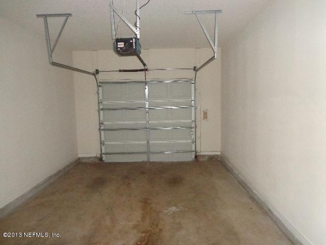 7871 Melvin Road Jacksonville, FL 32210 - Photo 5 of 9 7871 Garage