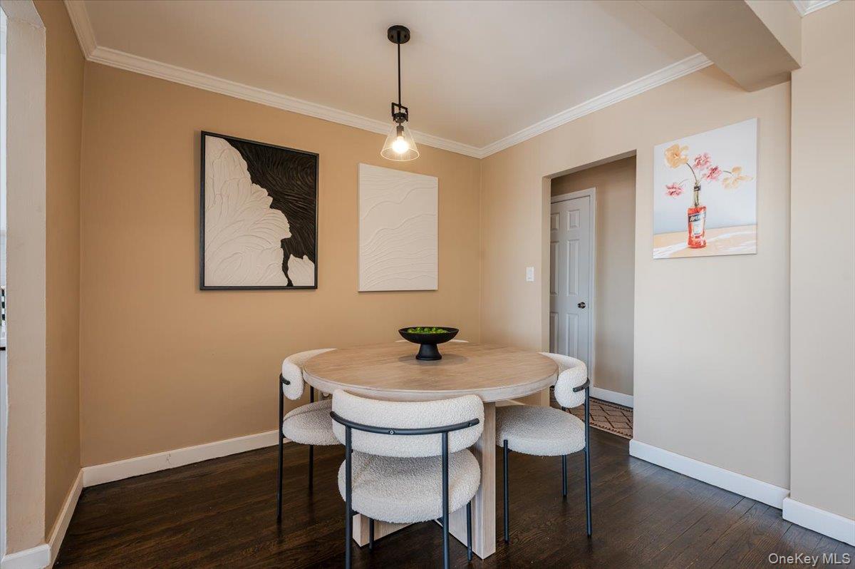 1 Remsen Road, Unit 4J Yonkers, NY 10710 - Photo 5 of 15 a dining room with table and chair