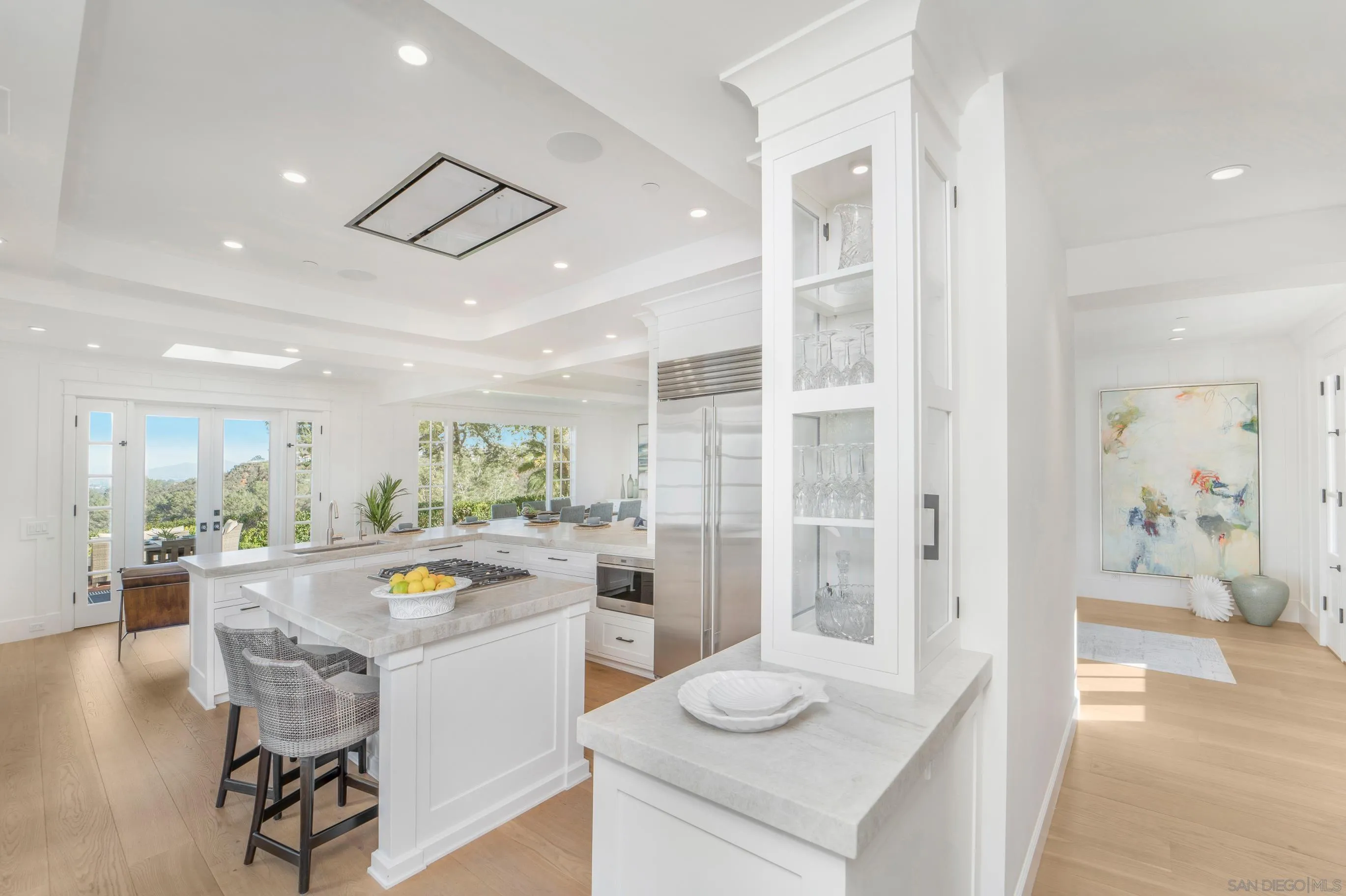 1145 Crest Road Del Mar, CA 92014 - Photo 18 of 57 a kitchen with a table and chairs