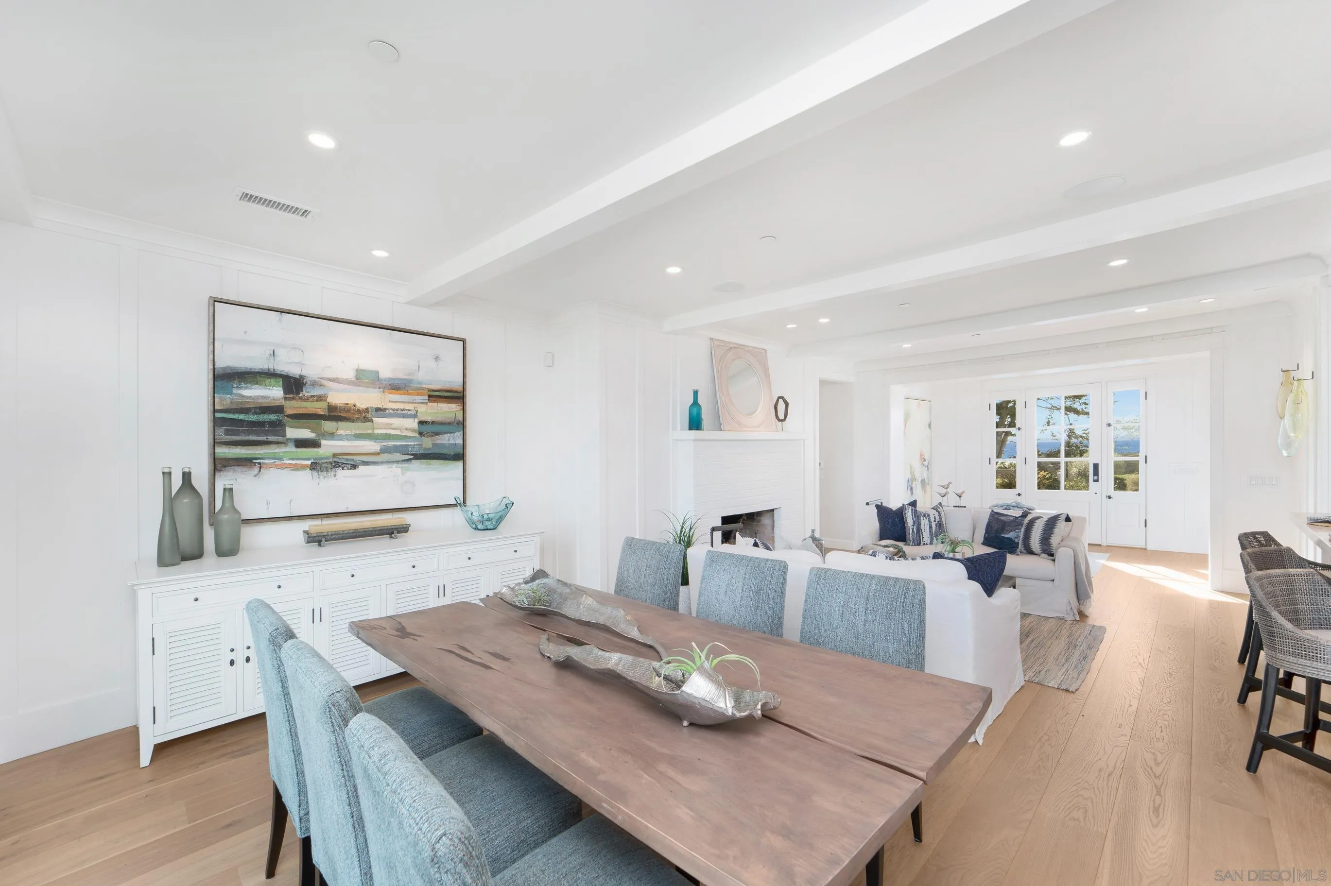 1145 Crest Road Del Mar, CA 92014 - Photo 8 of 57 a living room with furniture and wooden floor