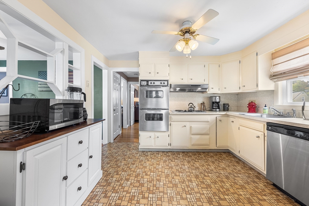39 Badger Road Boston, MA 02136 - Photo 7 of 24
