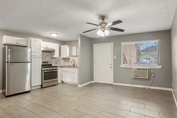 $775 | 4811 Oakland Street, Unit 9, Houston, TX 77023