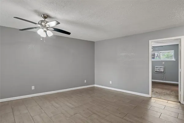 $775 | 4811 Oakland Street, Unit 9, Houston, TX 77023