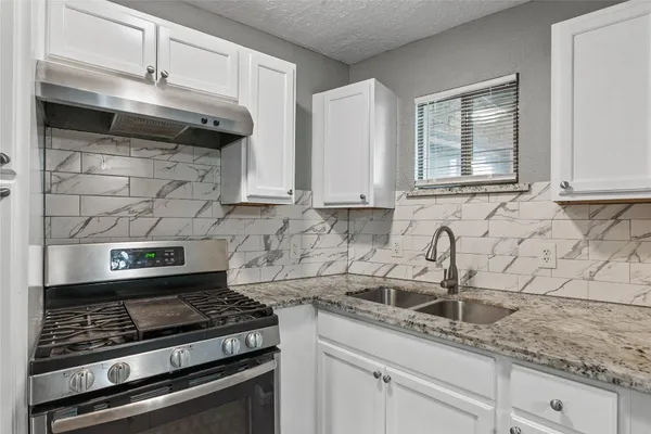 $775 | 4811 Oakland Street, Unit 9, Houston, TX 77023