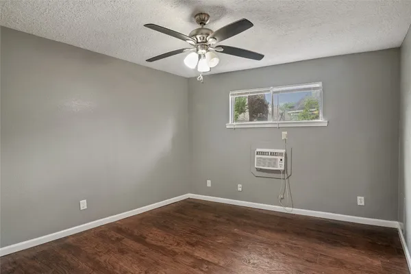 $775 | 4811 Oakland Street, Unit 9, Houston, TX 77023