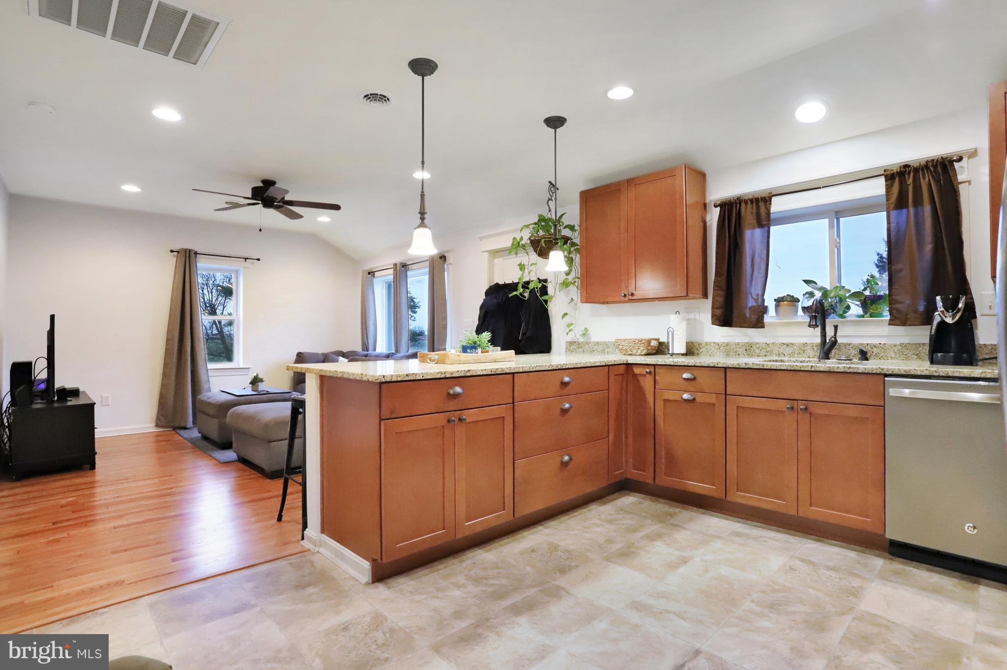 14715 Daley Road Hagerstown, MD 21740 - Photo 2 of 28 Self-closing cabinets