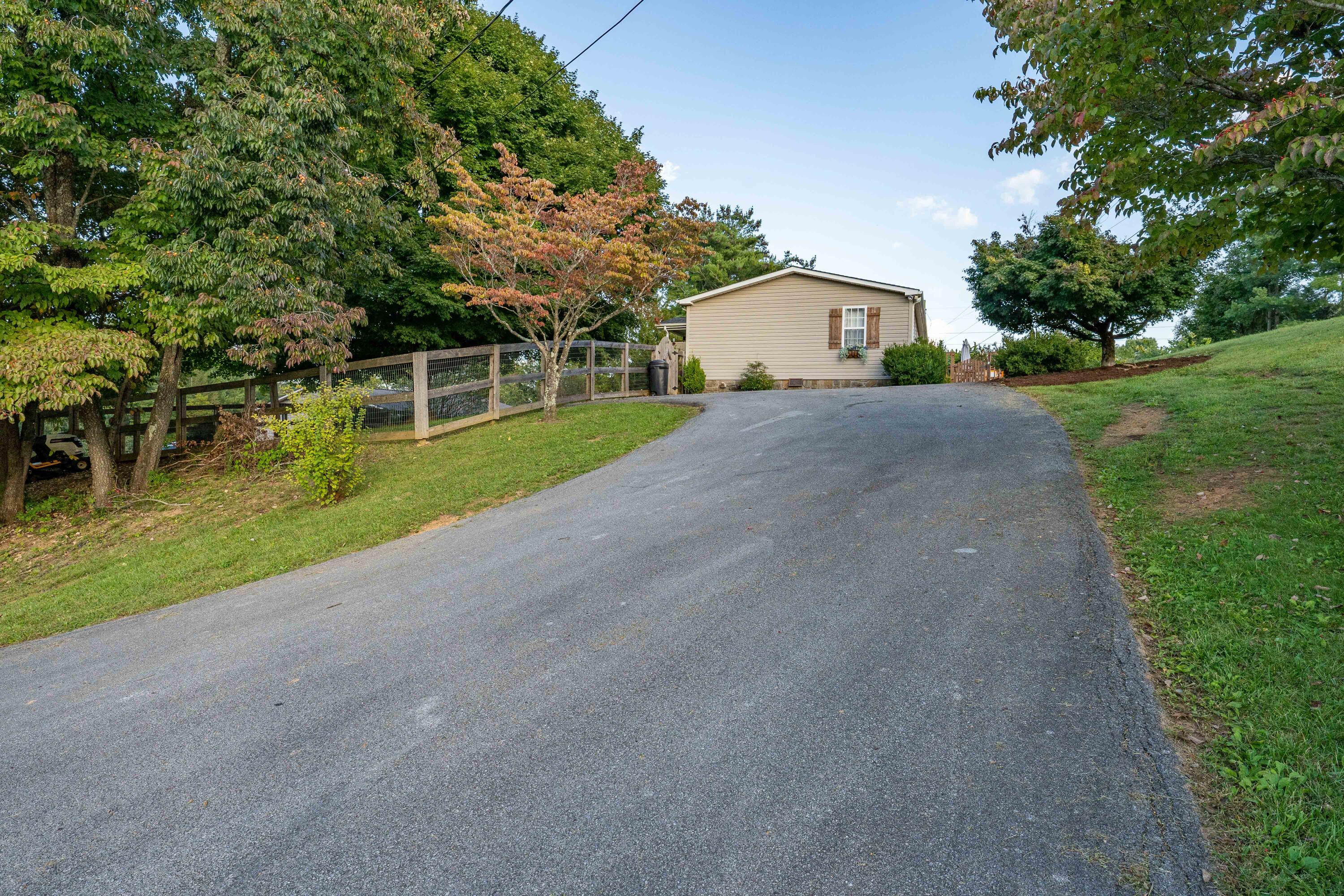 109 Ashlee Road Johnson City, TN 37601 - Photo 8 of 42 109 Ashlee Rd (5 of 46)