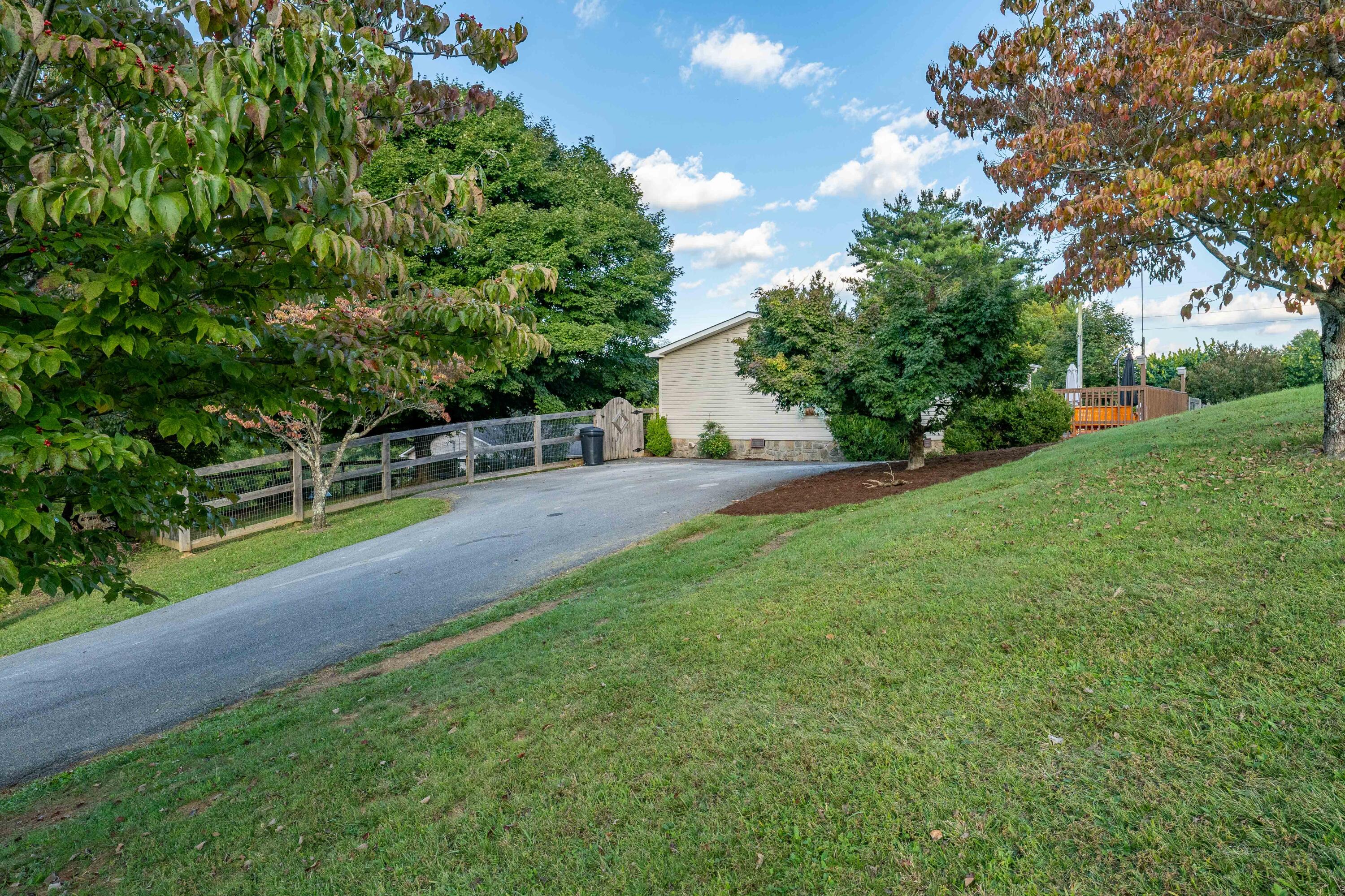 109 Ashlee Road Johnson City, TN 37601 - Photo 9 of 42 109 Ashlee Rd (6 of 46)